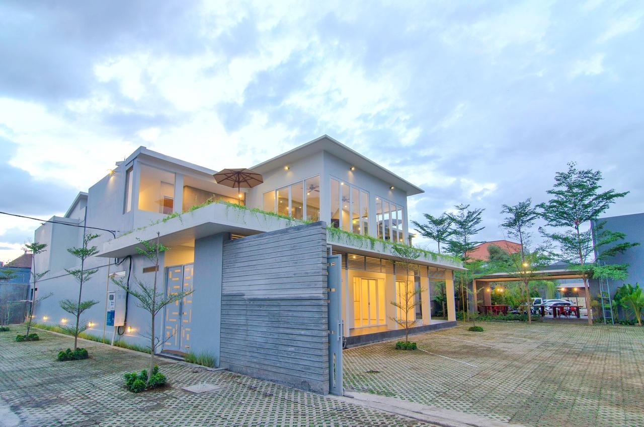 Seruni Guest House Denpasar Extérieur photo